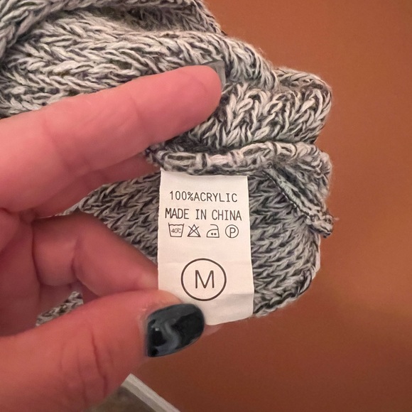 Cozy Gray Marled Turtleneck Sweater - Picture 4 of 5